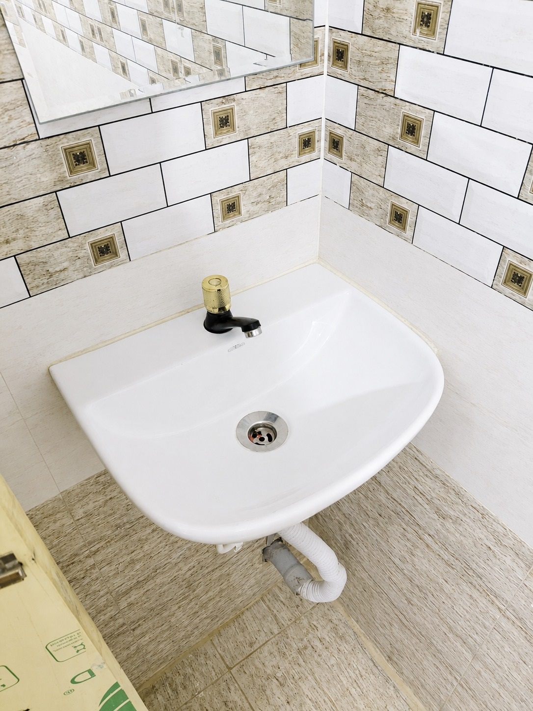Modern Bathroom Fittings at Sea Breeze Rooms